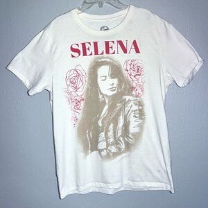 SELENA QUINTANILLA T-Shirt Beige Graphic Queen of Tejano Music Latin Pop M